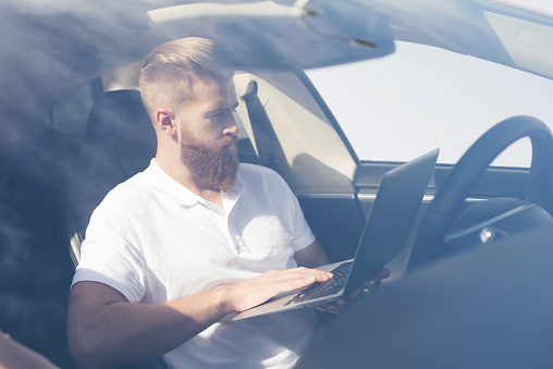 How To Charge Laptop In Car