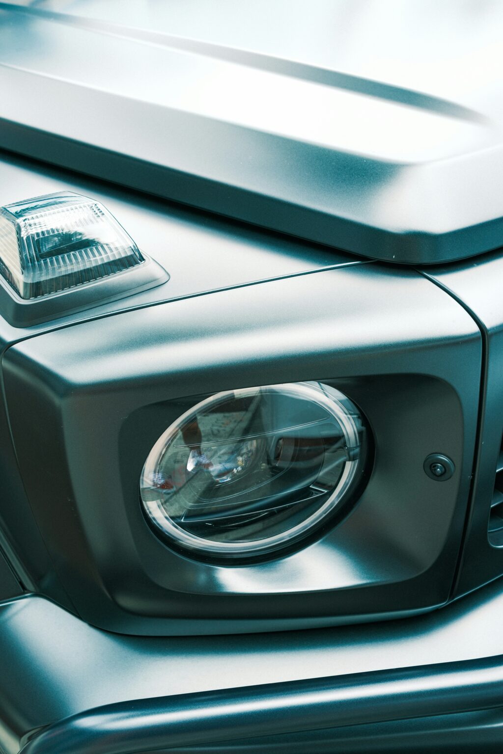 Enhancing Vehicle Appearance and Efficiency with Automotive Tinting and Protective Films
