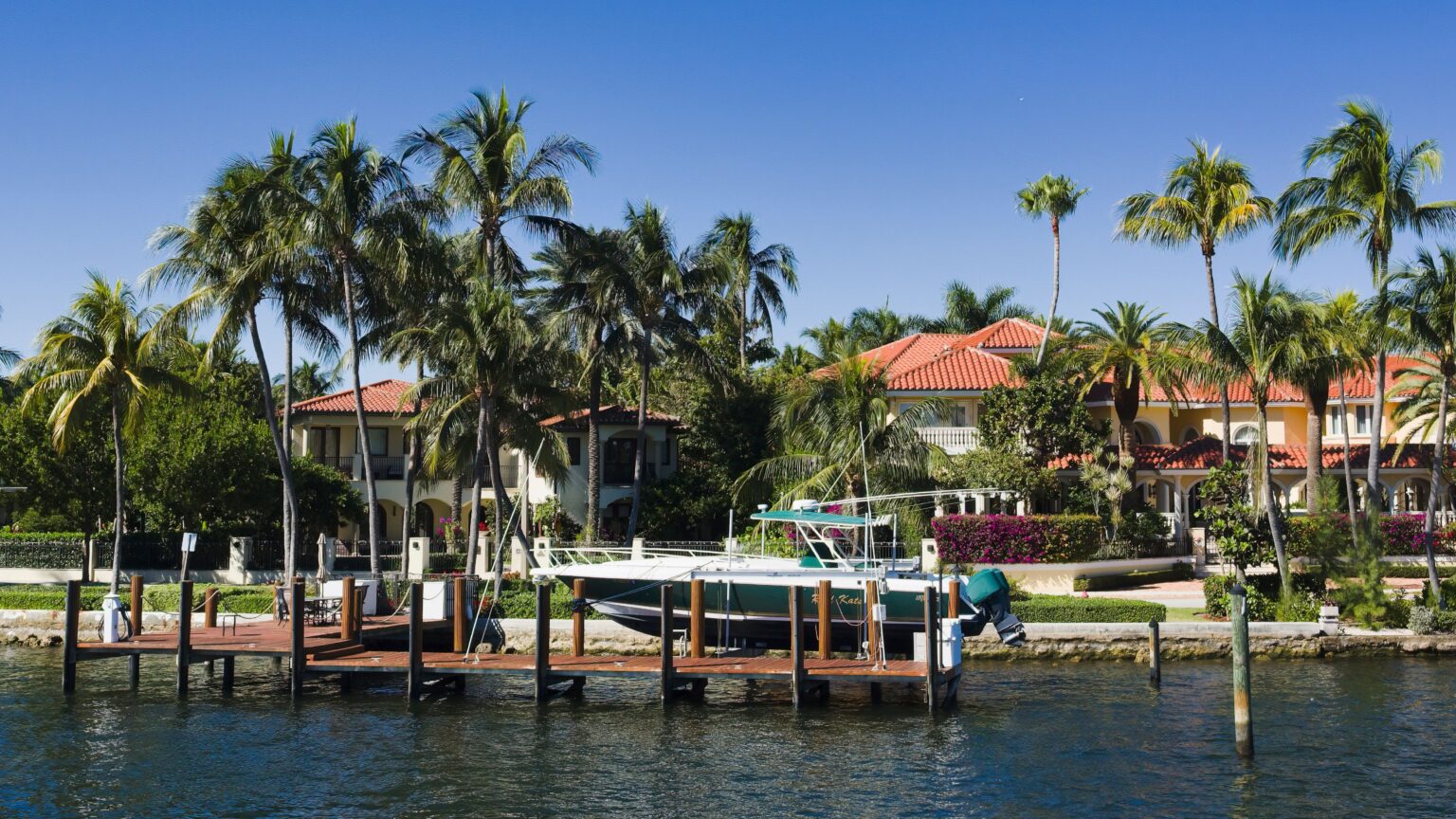 How to Compare Luxury Neighborhoods in Parkland and South Florida Before You Buy